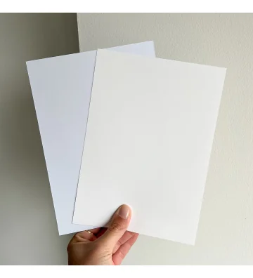 Papiermuster in verschiedenen Texturen und Farben zur Auswahl für hochwertige Druckprodukte.